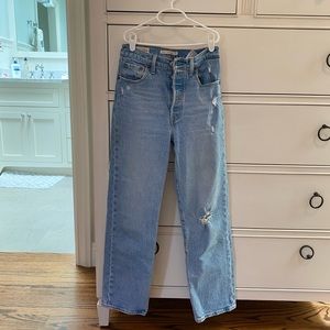 ribcage straight ankle jeans from levi’s in size 25!!